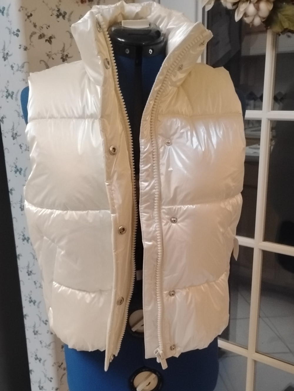 PINK Victoria's Secret Shiny Ivory Puffer Vest Marshmallow Puffer